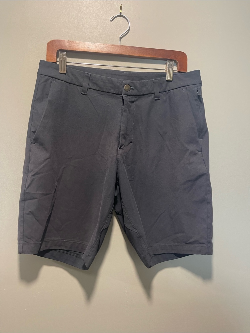 Lululemon Men's Slate Gray Flat-Front Shorts 32